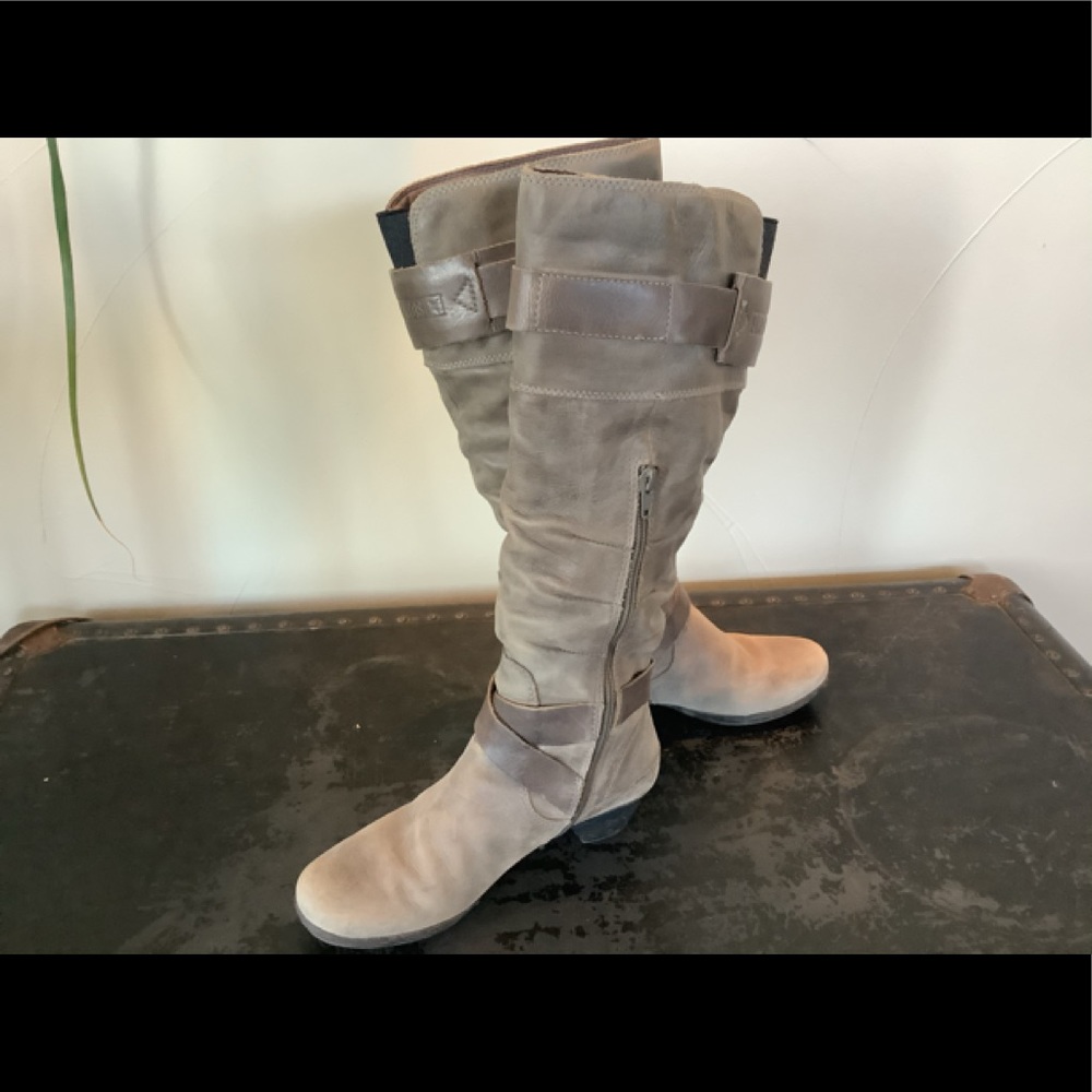 Pikolinos Distressed Grey Knee Boots